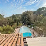 Hébergement de vacances Maison Piscine A *