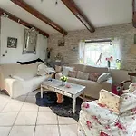 Hébergement de vacances Maison Piscine A *